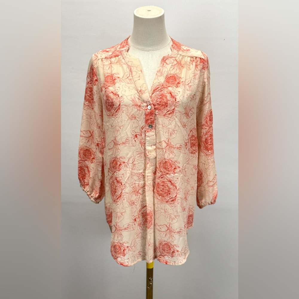 AMOUR VERT Cream and Red Floral 3/4 sleeve V neck Blouse size XS
